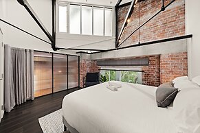 Stylish Riverside 2-bedroom Apartment in Teneriffe
