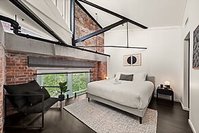 Stylish Riverside 2-bedroom Apartment in Teneriffe