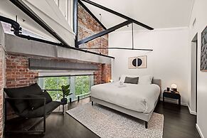 Stylish Riverside 2-bedroom Apartment in Teneriffe