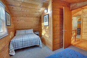 Access to Community Marina! Lake-view Murray Cabin