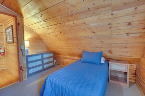 Access to Community Marina! Lake-view Murray Cabin