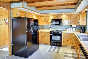 Kentucky Lake Access! Family Log Cabin w/ Deck