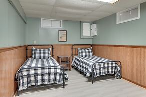 Kentucky Lake Access! Family Log Cabin w/ Deck