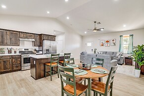 Hike & Ski! Home w/ Dog-friendly Yard in Eagar