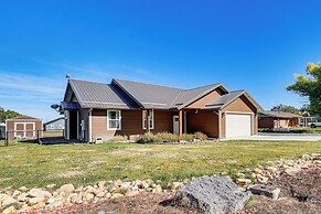 Hike & Ski! Home w/ Dog-friendly Yard in Eagar