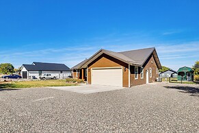 Hike & Ski! Home w/ Dog-friendly Yard in Eagar