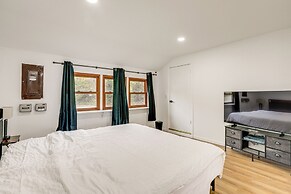 Updated Getaway w/ Sauna & Yard in Bloomsbury!