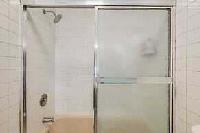 Updated Getaway w/ Sauna & Yard in Bloomsbury!