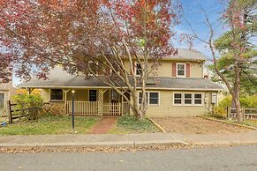 Updated Getaway w/ Sauna & Yard in Bloomsbury!