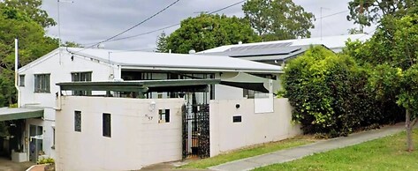 Peaceful, Modern, Lowtoxic, B'fast Included
