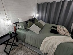 Peaceful, Modern, Lowtoxic, B'fast Included