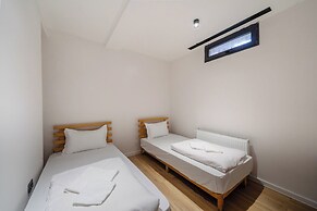 Niabi 3BDR Villa with pool