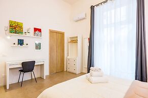 Art Apartment by Napoliapartments