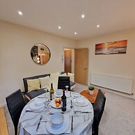 2-Bedroom with Free Parking in Coventry