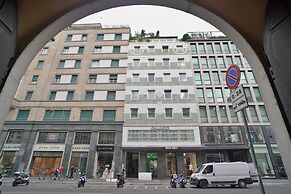 Corso Venezia - Elegant 1 BR apt With Shared Rooftop Terrace in the He