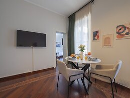 Corso Venezia - Elegant 1 BR apt With Shared Rooftop Terrace in the He