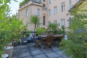 Corso Venezia - Elegant 1 BR apt With Shared Rooftop Terrace in the He