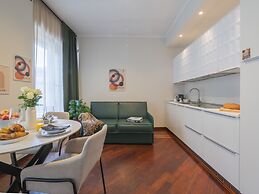 Corso Venezia - Elegant 1 BR apt With Shared Rooftop Terrace in the He