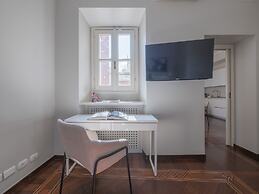Corso Venezia - Elegant 1 BR apt With Shared Rooftop Terrace in the He