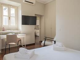Corso Venezia - Elegant 1 BR apt With Shared Rooftop Terrace in the He