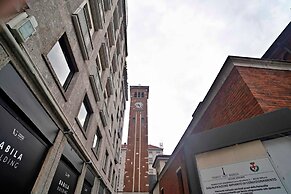 Corso Venezia - Elegant 1 BR apt With Shared Rooftop Terrace in the He