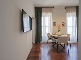 Corso Venezia - Elegant 1 BR apt With Shared Rooftop Terrace in the He