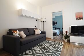 Candiani Building - Bright Spacious 1 BR w Balcony in Bovisa