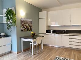 Candiani Building - Bright Spacious 1 BR w Balcony in Bovisa