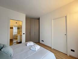 Candiani Building - Bright Spacious 1 BR w Balcony in Bovisa