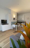 Candiani Building - Bright Spacious 1 BR w Balcony in Bovisa