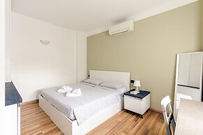 Candiani Building - Elegant 2-level Apartment With 3 Bedrooms