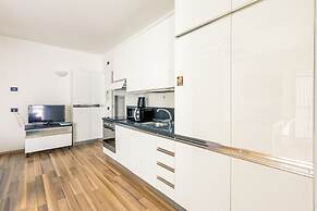 Candiani Building - Elegant 2-level Apartment With 3 Bedrooms