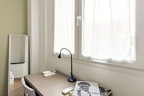 Candiani Building - Elegant 2-level Apartment With 3 Bedrooms