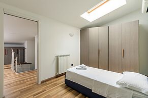 Candiani Building - Elegant 2-level Apartment With 3 Bedrooms