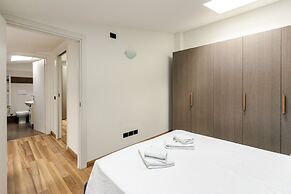 Candiani Building - Elegant 2-level Apartment With 3 Bedrooms