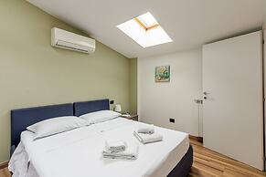 Candiani Building - Elegant 2-level Apartment With 3 Bedrooms
