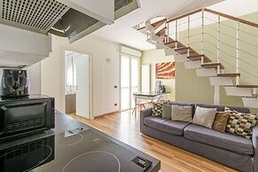 Candiani Building - Elegant 2-level Apartment With 3 Bedrooms