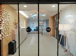 Apartamentos Midi 3000