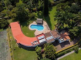 Casa Amplia con Alberca  Yautepec 4 rec.