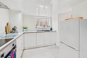 Host Stay Surf Jewel