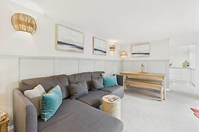 Host Stay Surf Jewel