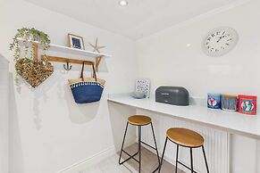 Host Stay Surf Jewel