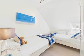 Host Stay Dolphin Dream