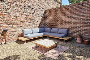 Host Stay Cringle Cottage