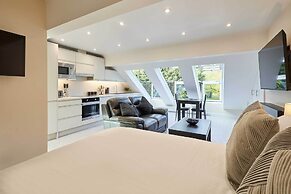 Host Stay Ross View Attic Apartment