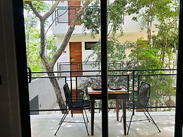 Jungle  Studio Balcony & Hammock S19