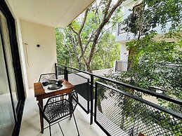 Jungle  Studio Balcony & Hammock S19