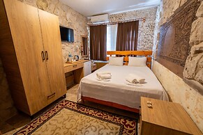 Crazy Horse Hotel