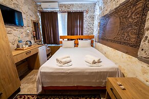 Crazy Horse Hotel