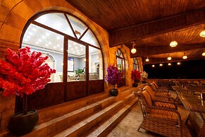 Crazy Horse Hotel